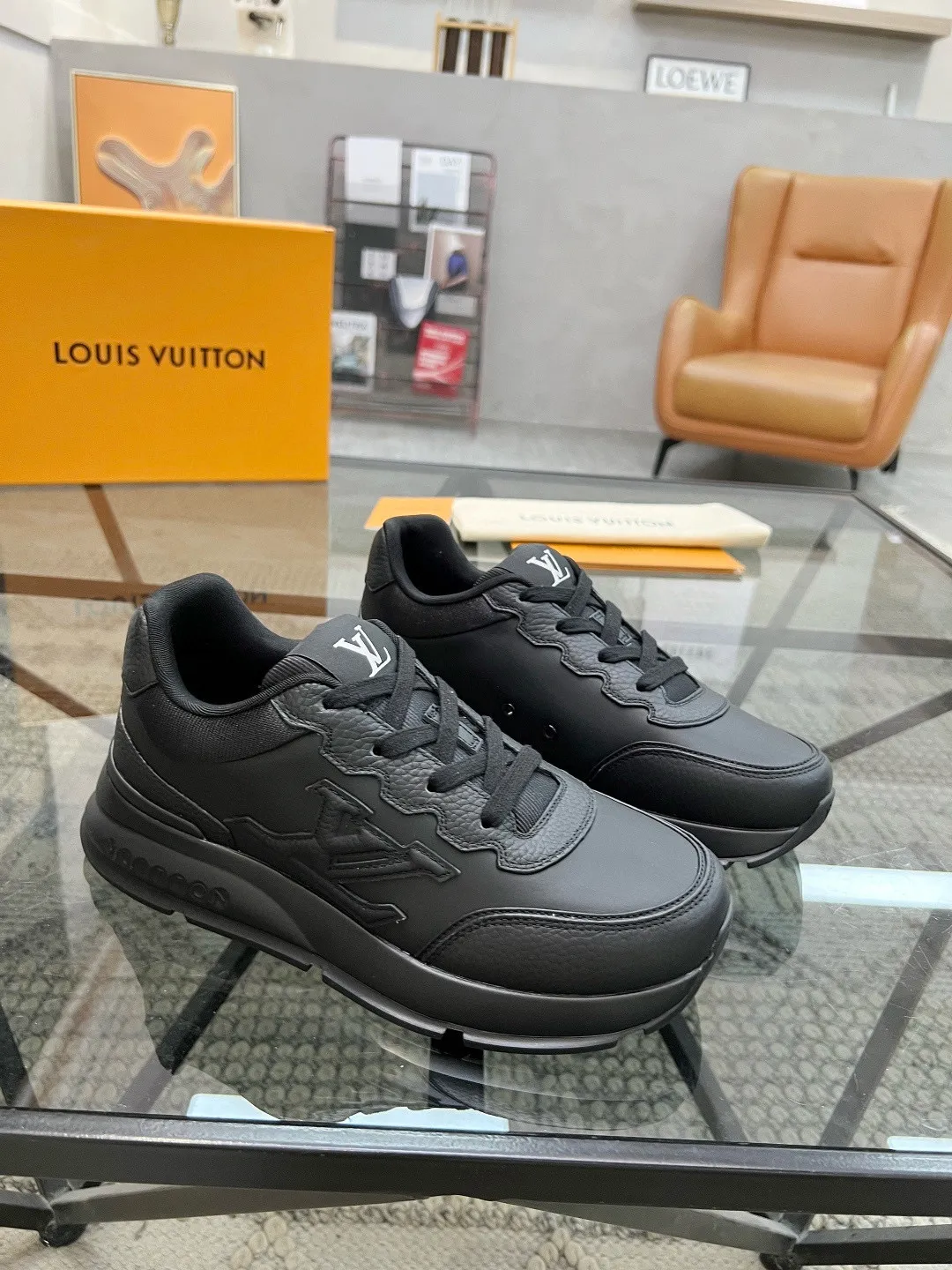 Factory price: 460💰Lv🔍Top purchasing agent🇮🇹 Road The most popular sports shoes for street men are available at the same counter. The uppers are imported cowhide fabrics from Italy, high-quality spliced colorful and complex handicrafts, imported comfortable mesh linings, soles: original soles specially provided by the original factory, T men's men's shoes 💰U foam exclusive movable molded soles are super comfortable, original factory and single goods, 🔍🔍high quality, you can enter and exit the counter at will, welcome to compare, code number 38-44, (45 customized)